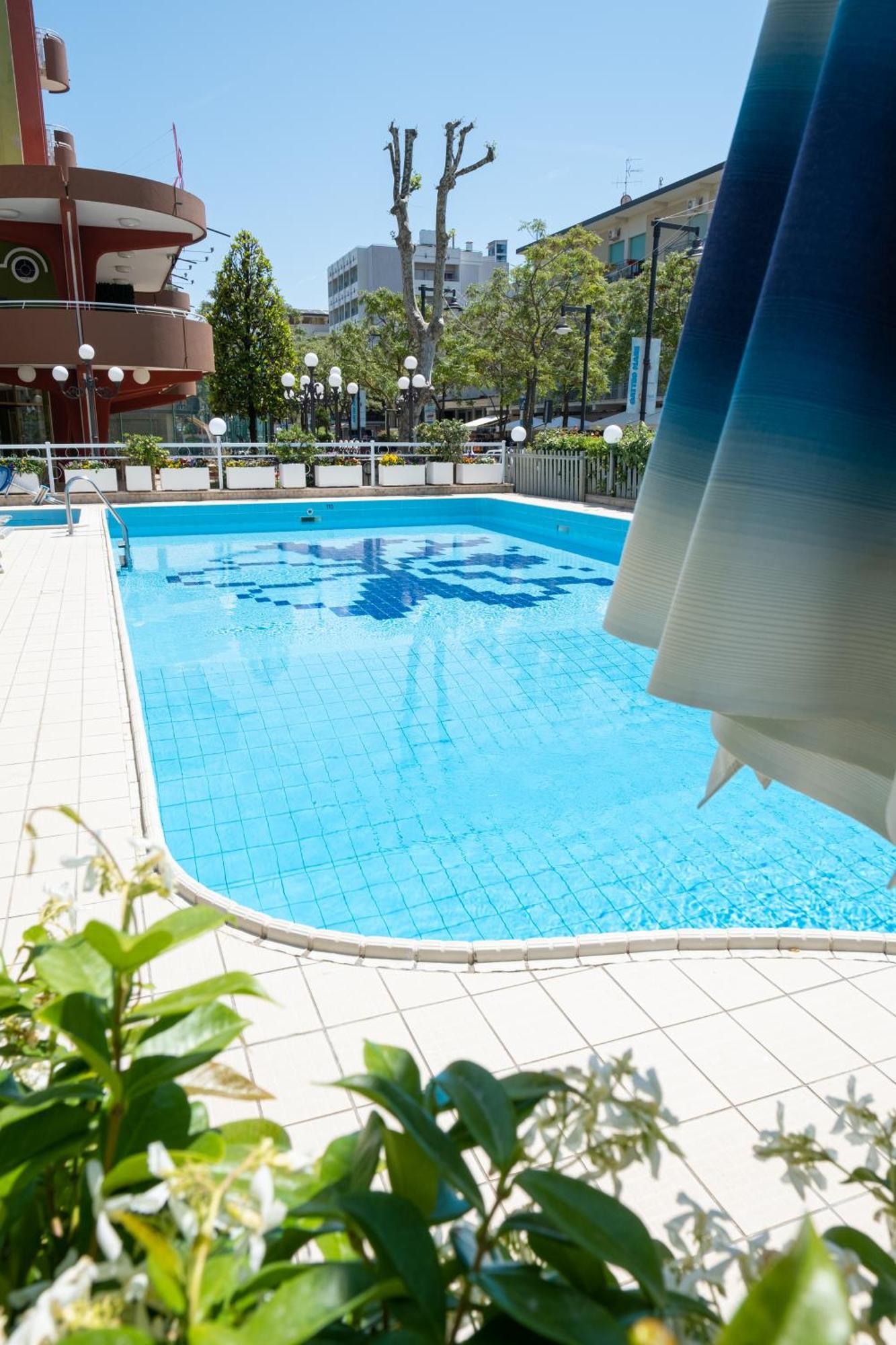 Hotel Capitol Gatteo a Mare Bagian luar foto