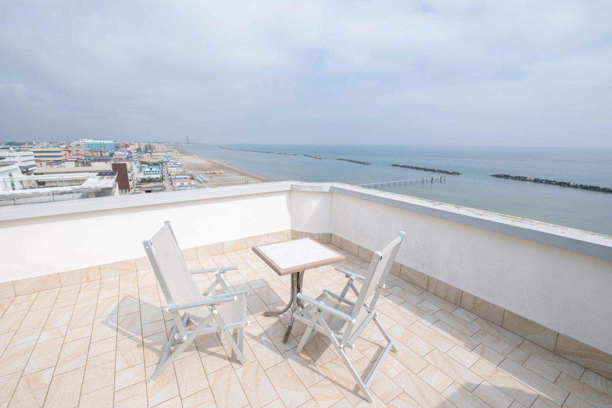 Hotel Capitol Gatteo a Mare Bagian luar foto