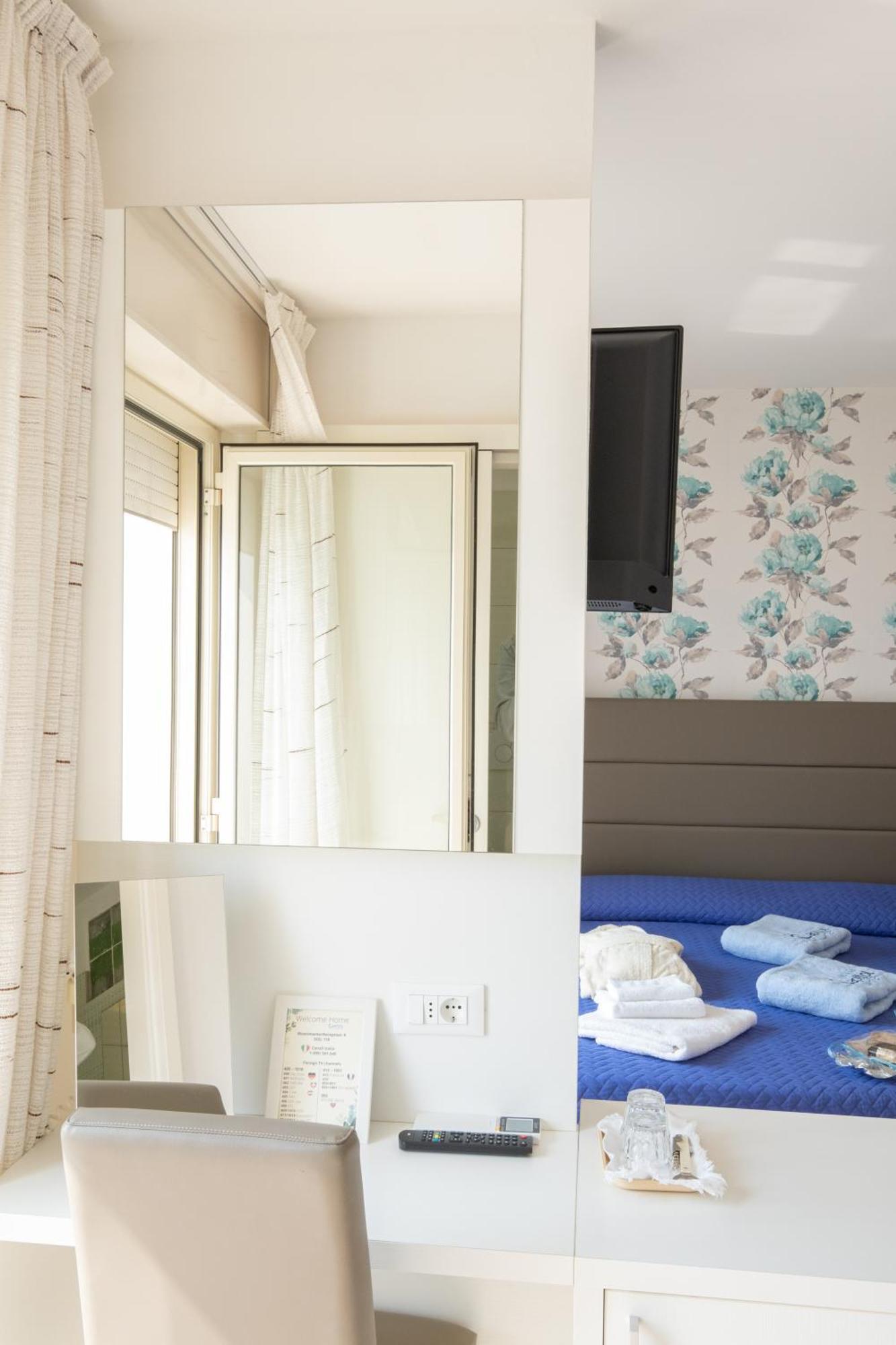 Hotel Capitol Gatteo a Mare Bagian luar foto