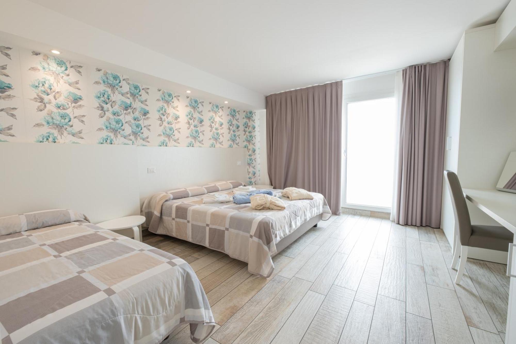 Hotel Capitol Gatteo a Mare Bagian luar foto