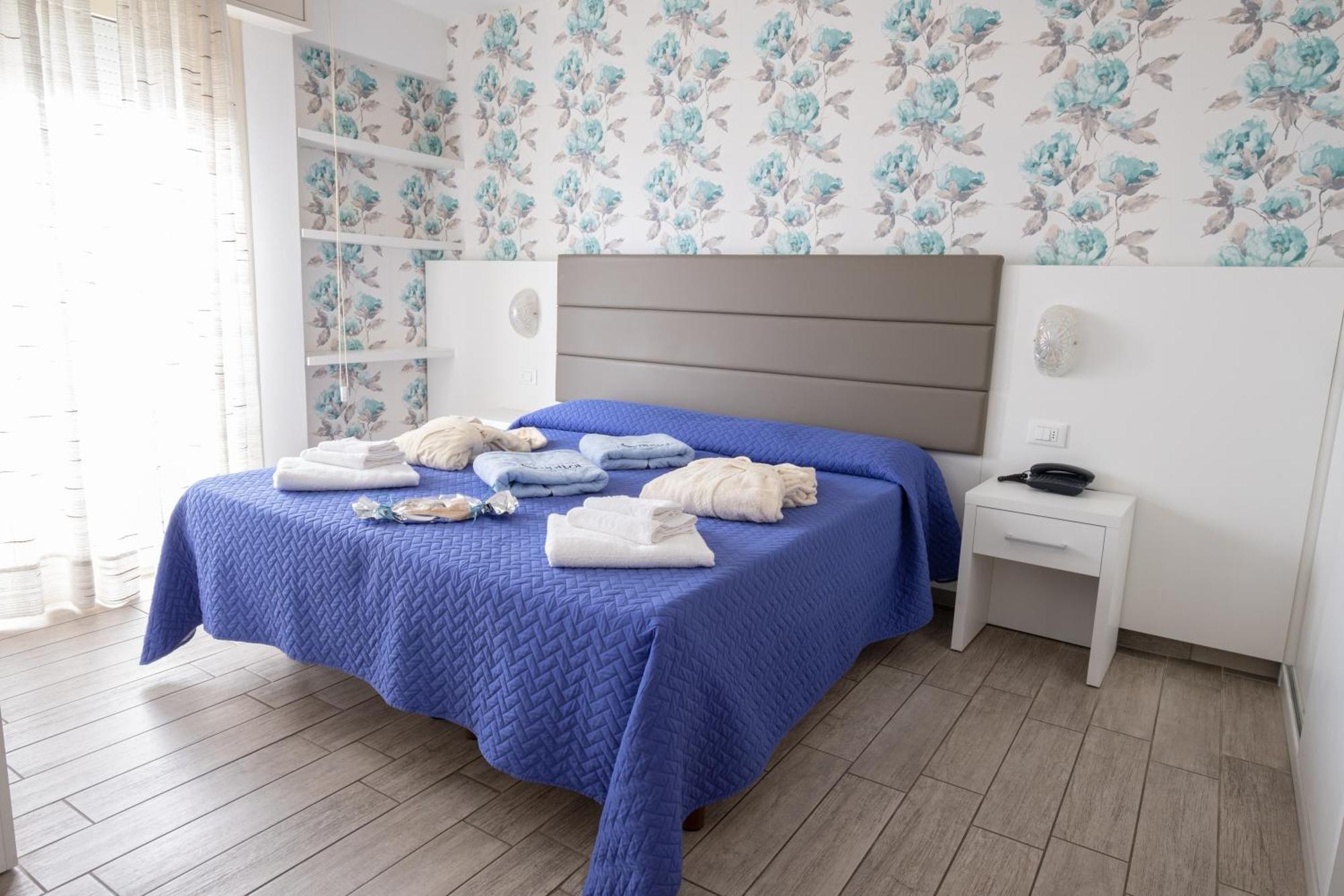 Hotel Capitol Gatteo a Mare Bagian luar foto