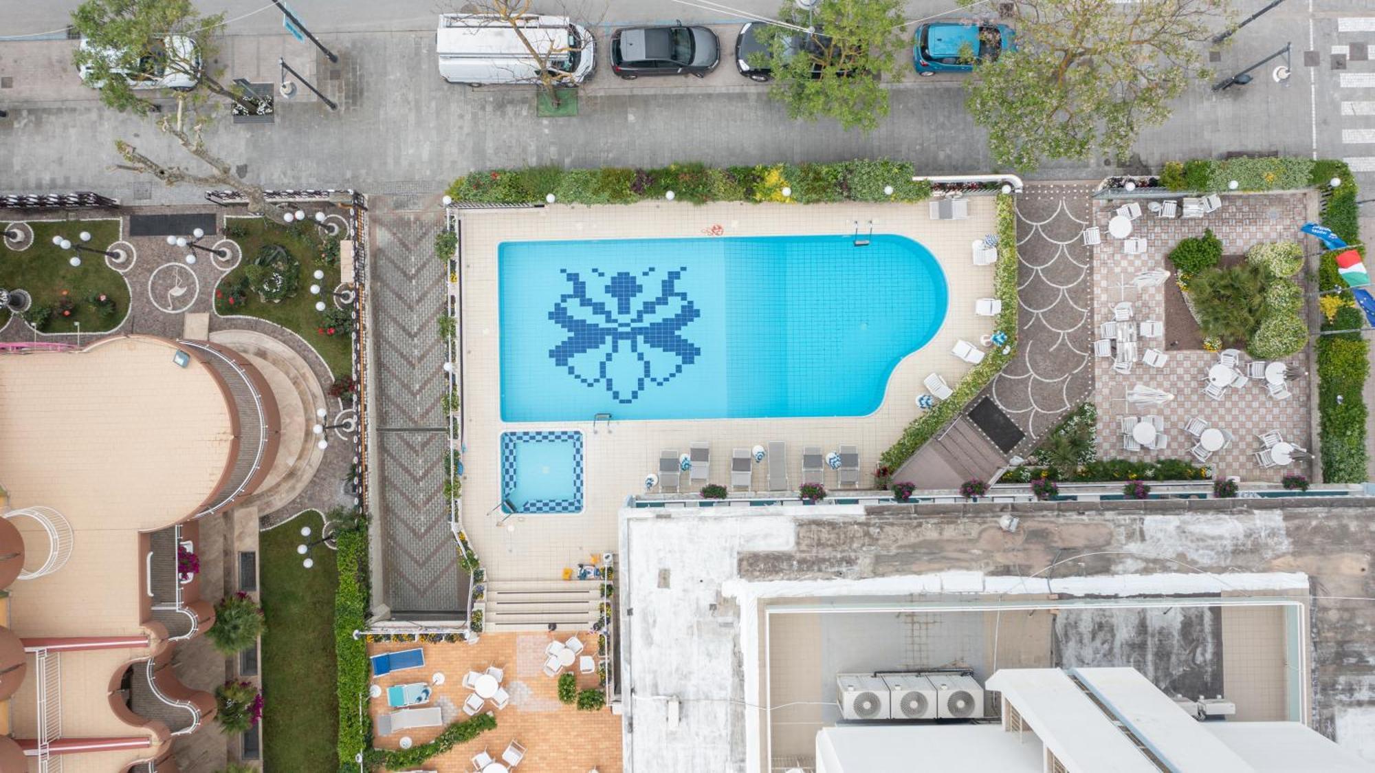 Hotel Capitol Gatteo a Mare Bagian luar foto